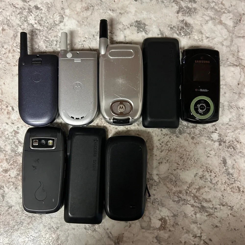 Mixed Cell Phone Lot of 9 Vintage Motorola Samsung Flip PARTS REPAIR UNTESTED